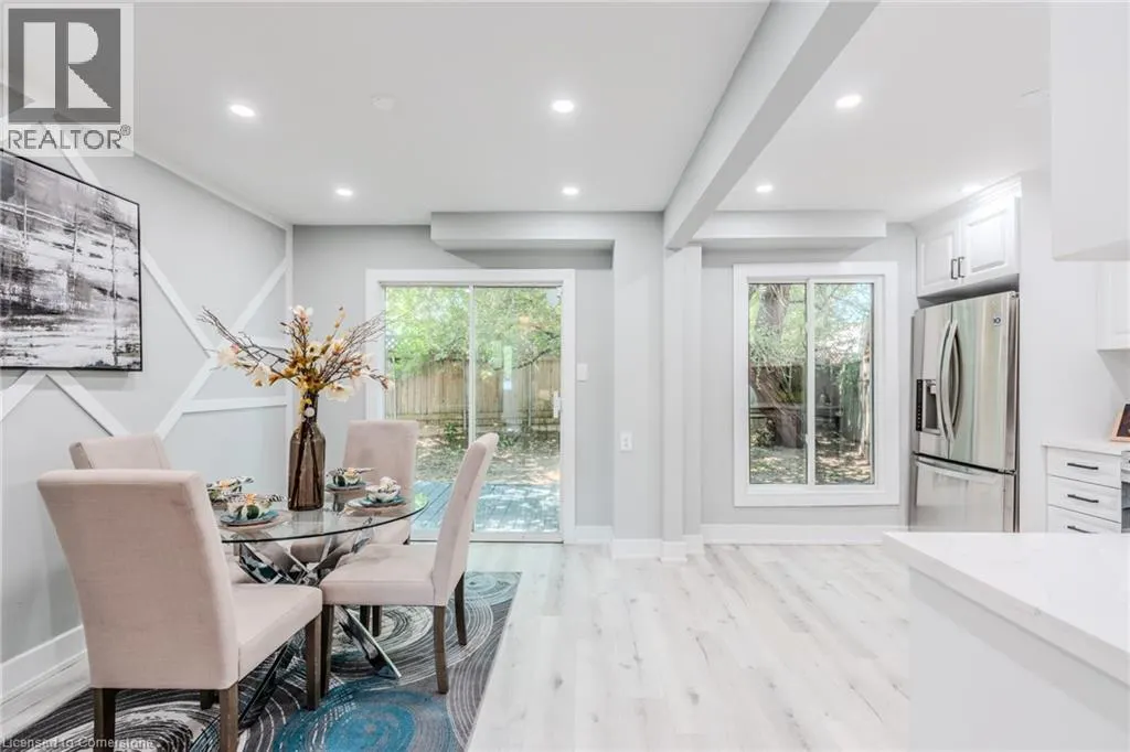 10 GRASSMERE Court