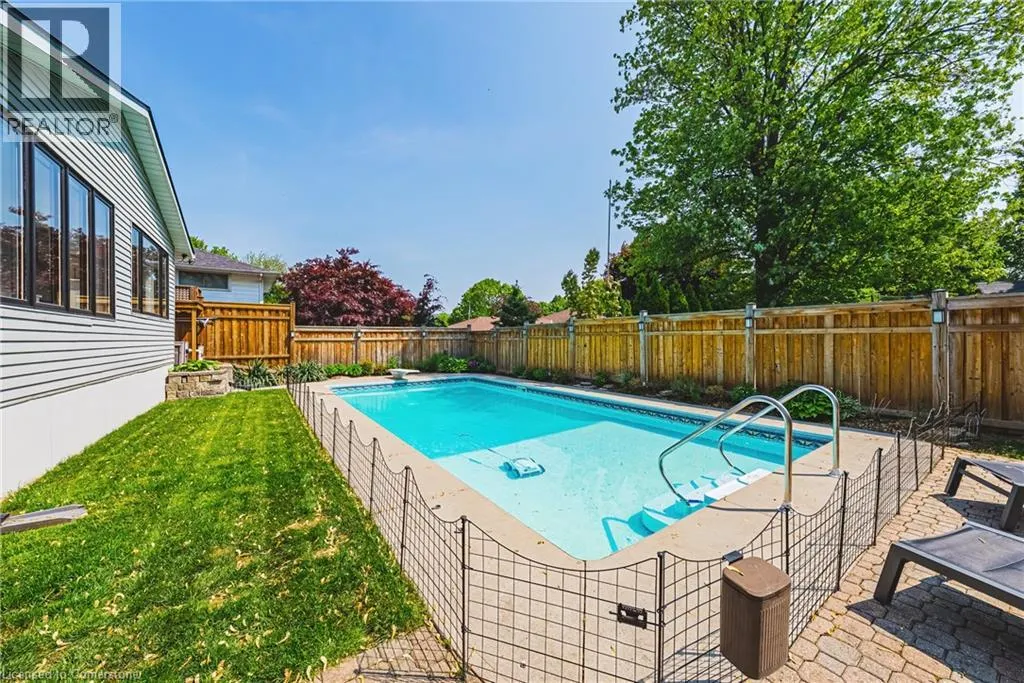 16 LYNNDALE Drive