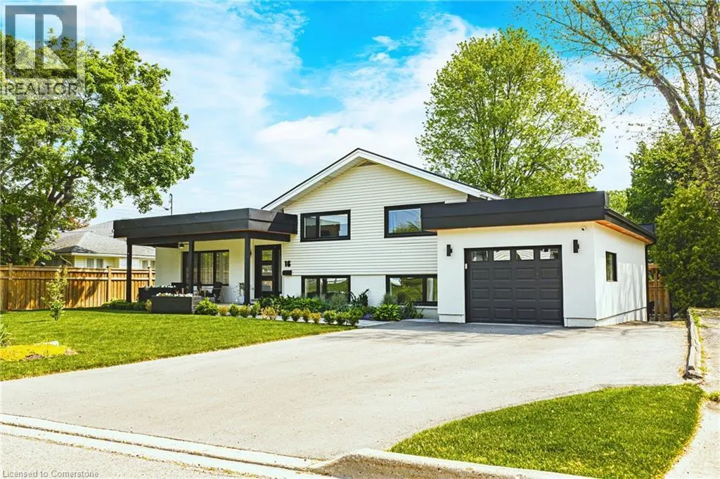16 LYNNDALE Drive