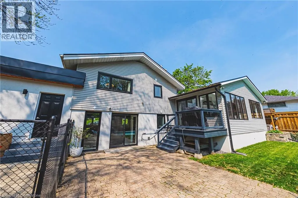 16 LYNNDALE Drive
