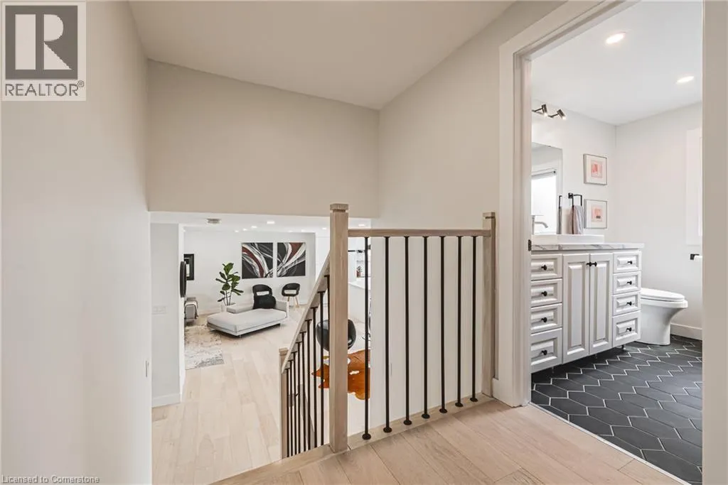 16 LYNNDALE Drive