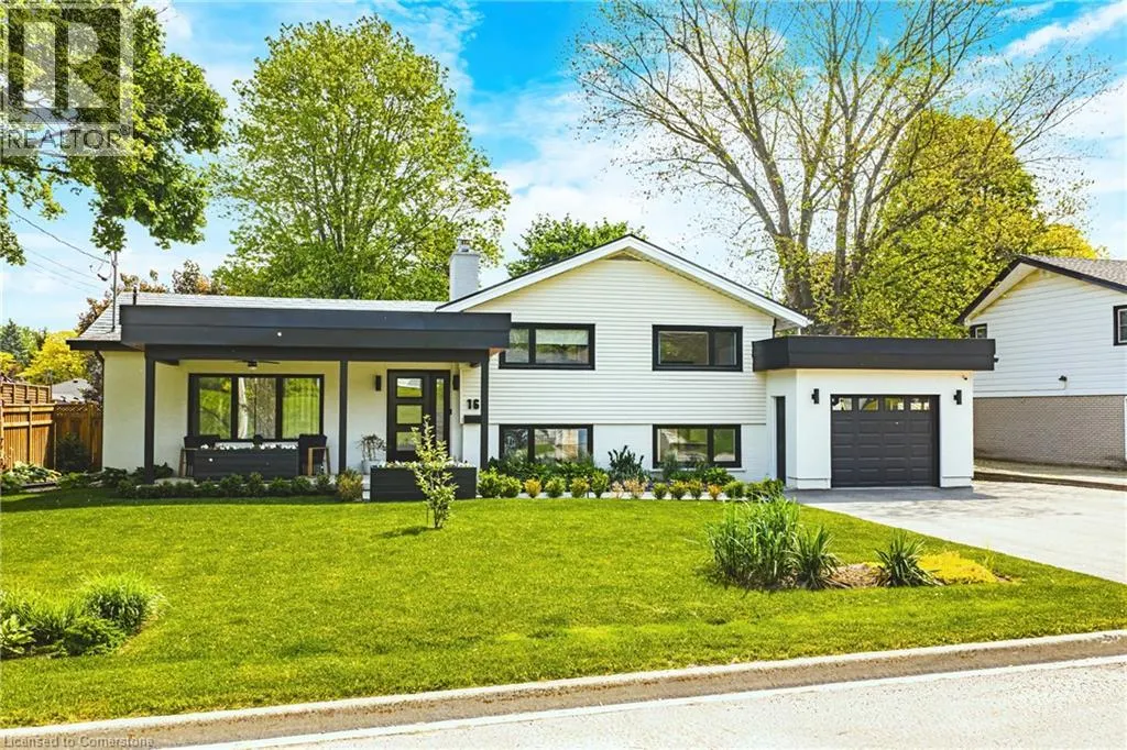 16 LYNNDALE Drive