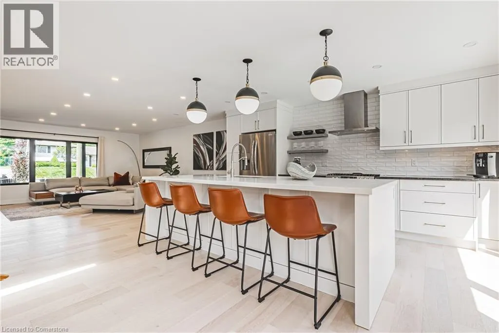 16 LYNNDALE Drive