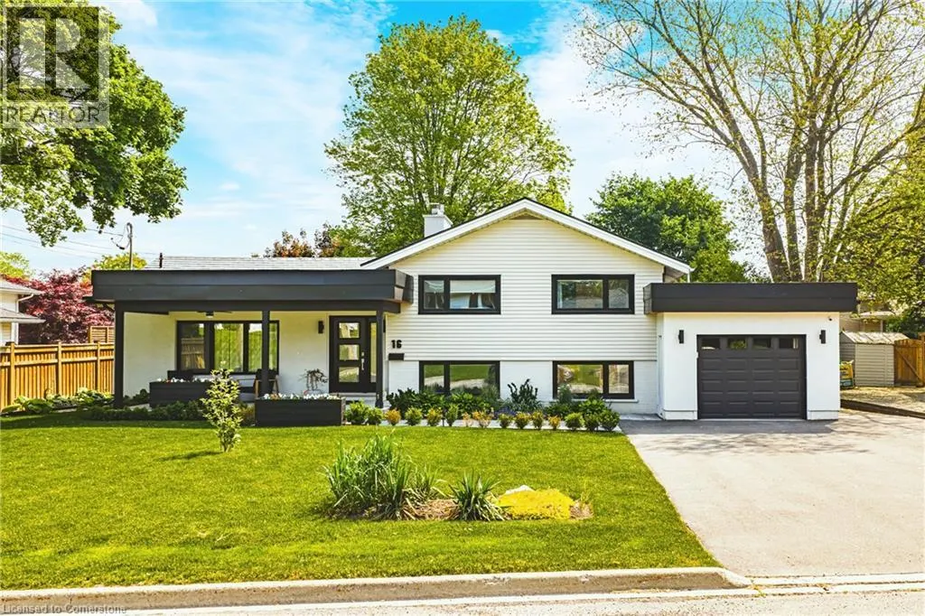 16 LYNNDALE Drive