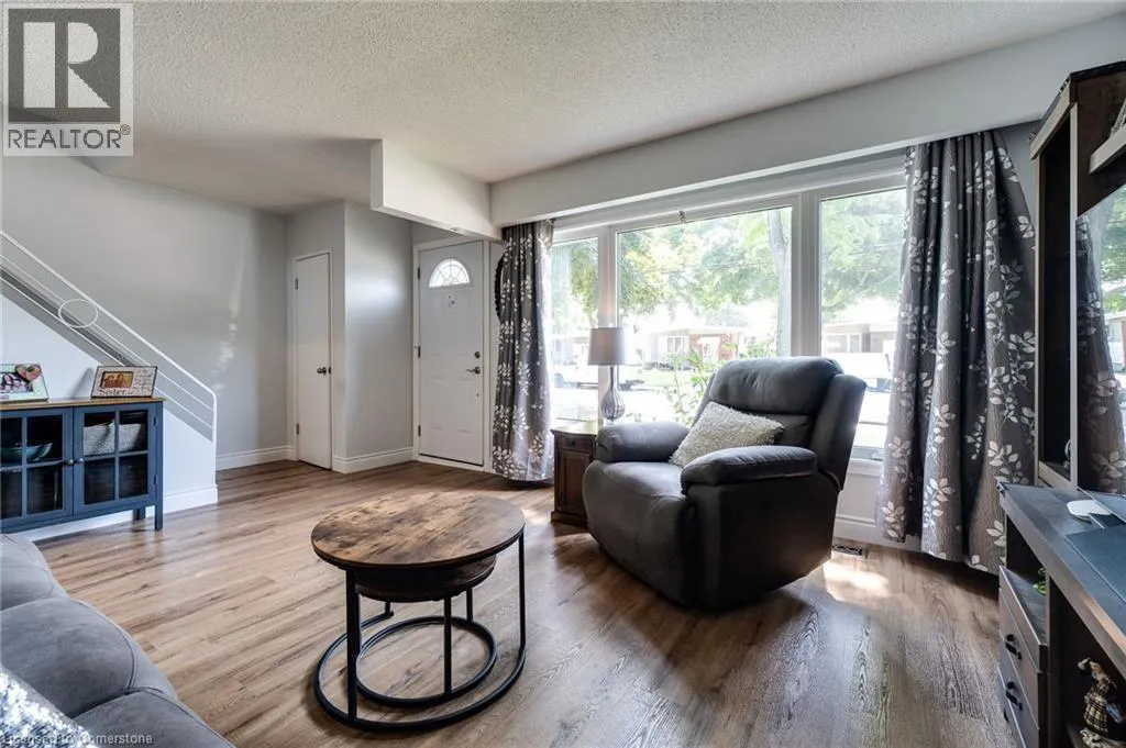 17 RONALDSHAY Avenue