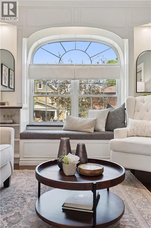 13 RIVERSIDE Drive W