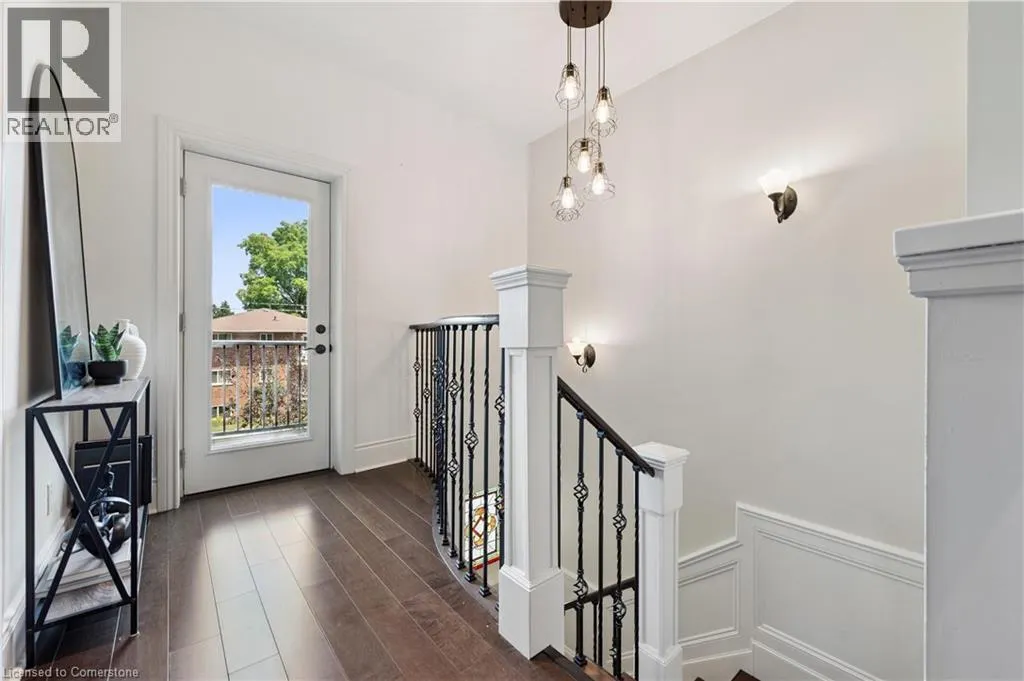 13 RIVERSIDE Drive W