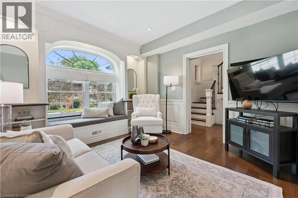 13 RIVERSIDE Drive W