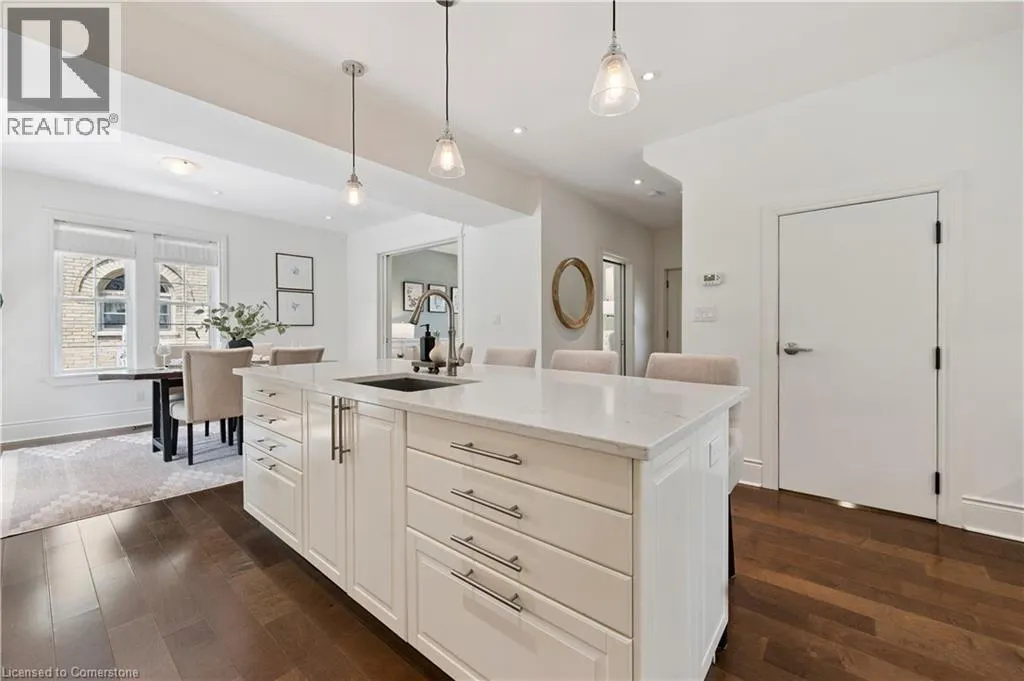 13 RIVERSIDE Drive W