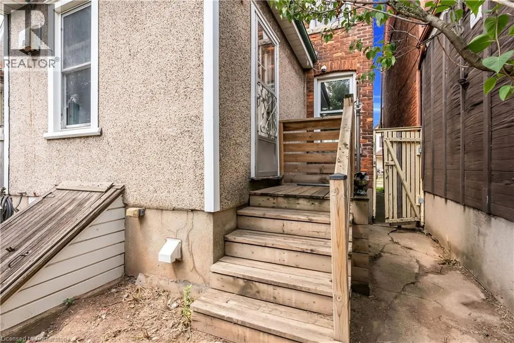 170 GROSVENOR Avenue N