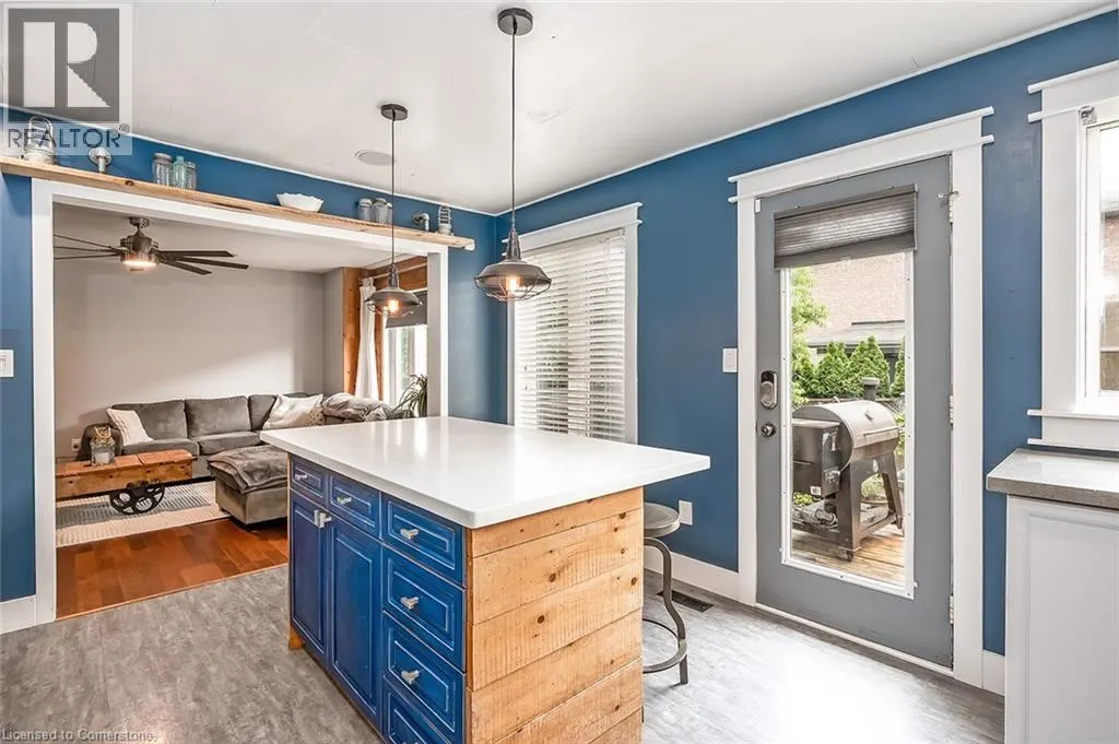 2214 KENNETH Crescent