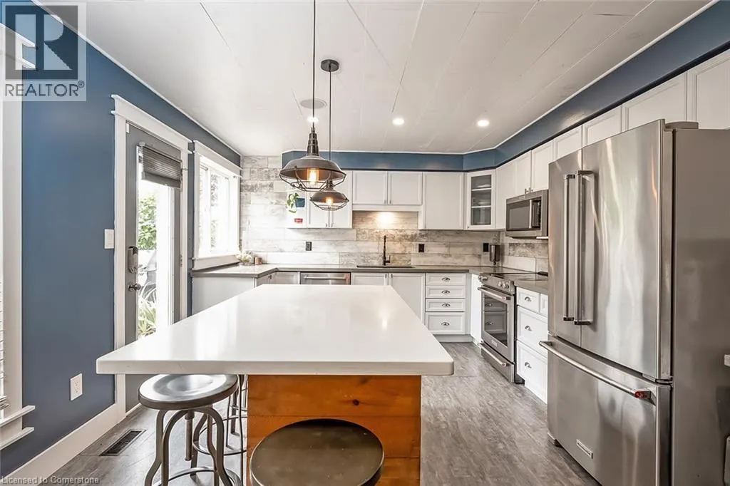 2214 KENNETH Crescent