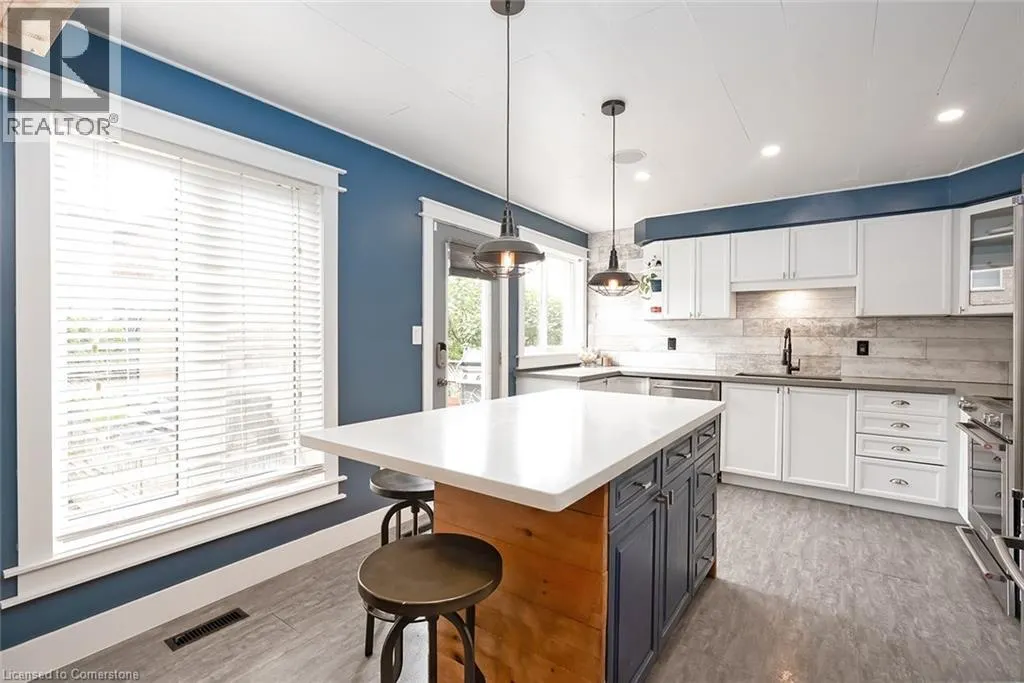 2214 KENNETH Crescent