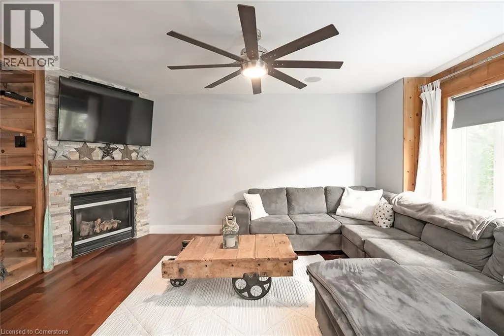 2214 KENNETH Crescent