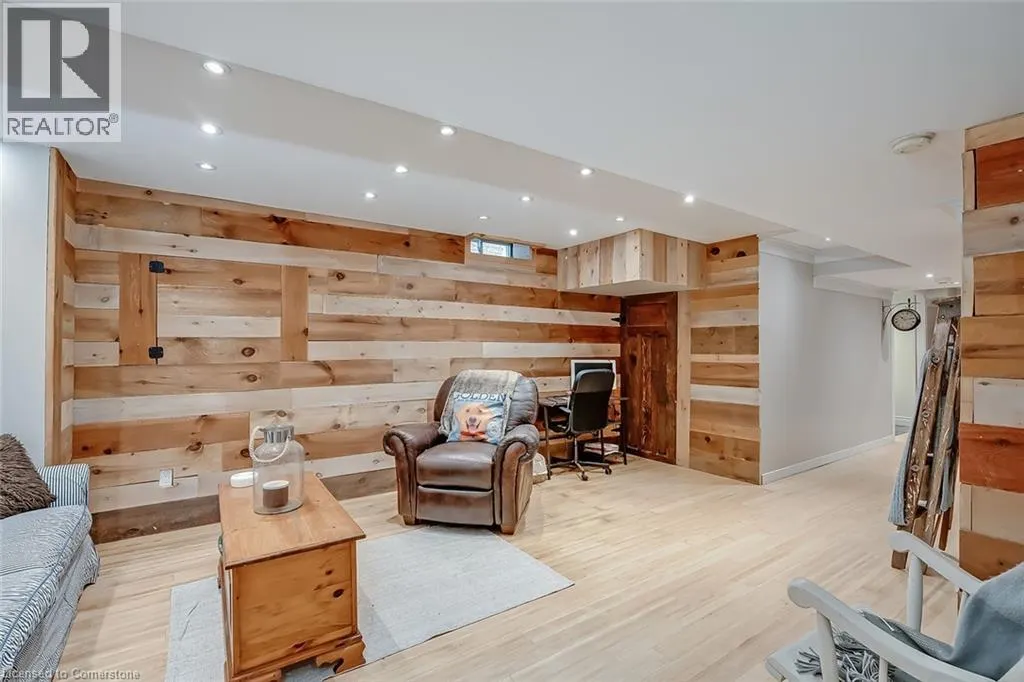 2214 KENNETH Crescent