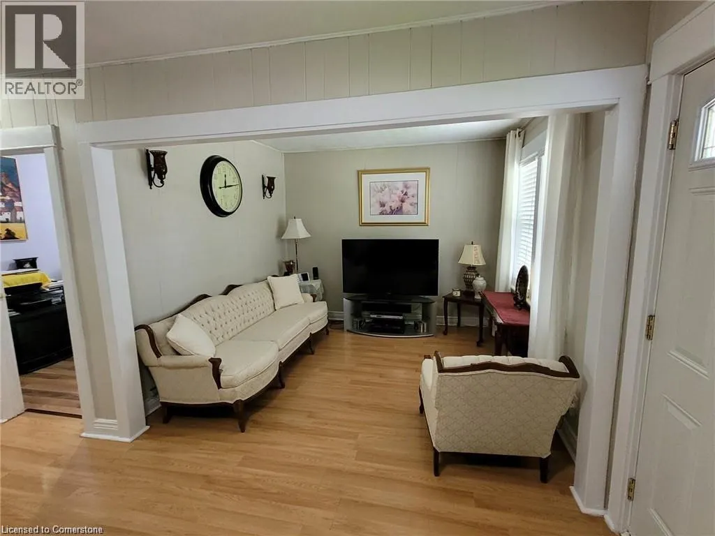 2 CRAIGROYSTON Road