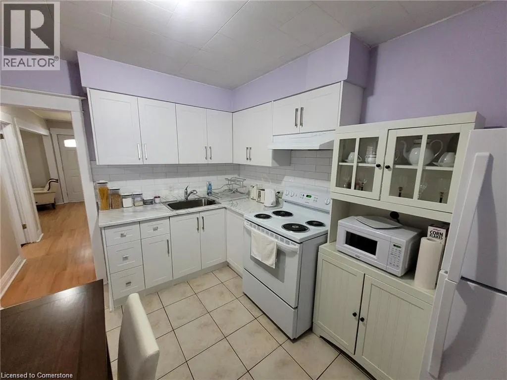 2 CRAIGROYSTON Road