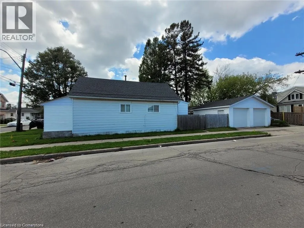 2 CRAIGROYSTON Road