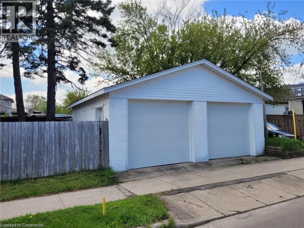 2 CRAIGROYSTON Road