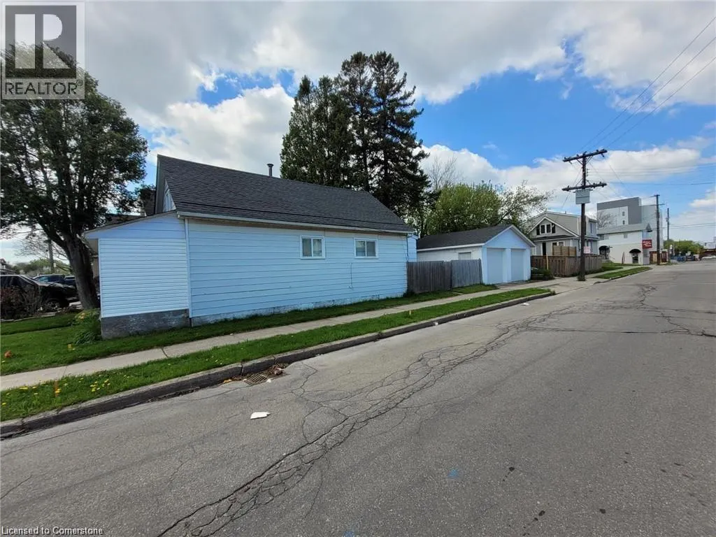 2 CRAIGROYSTON Road