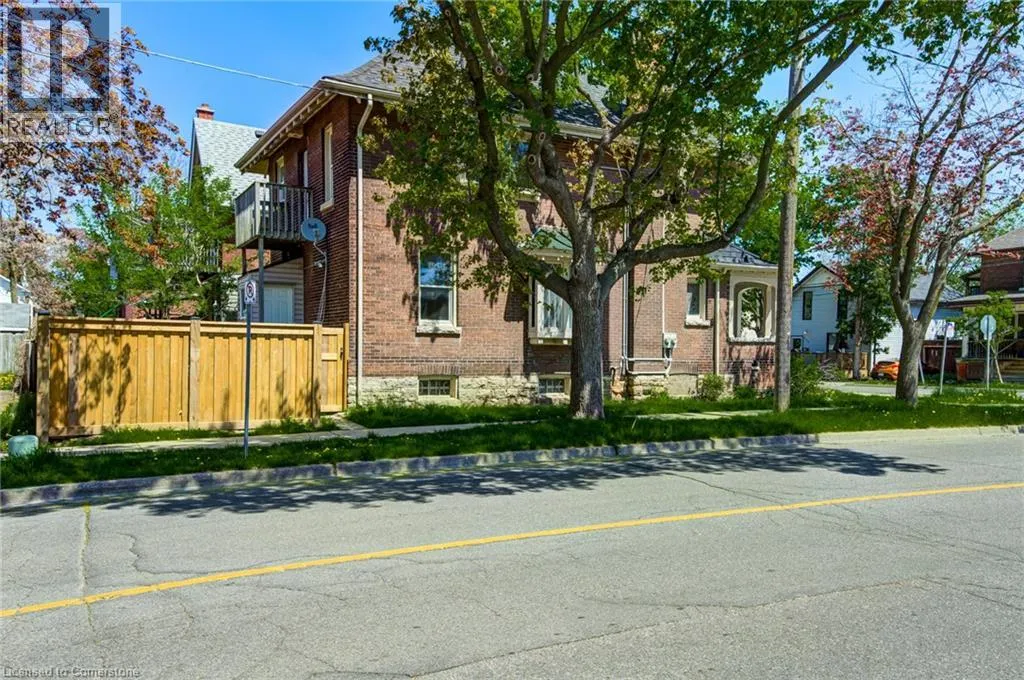 200 PARK Avenue Unit# Upper, #Upper