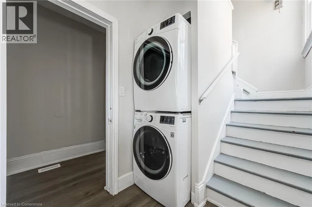200 PARK Avenue Unit# Upper, #Upper