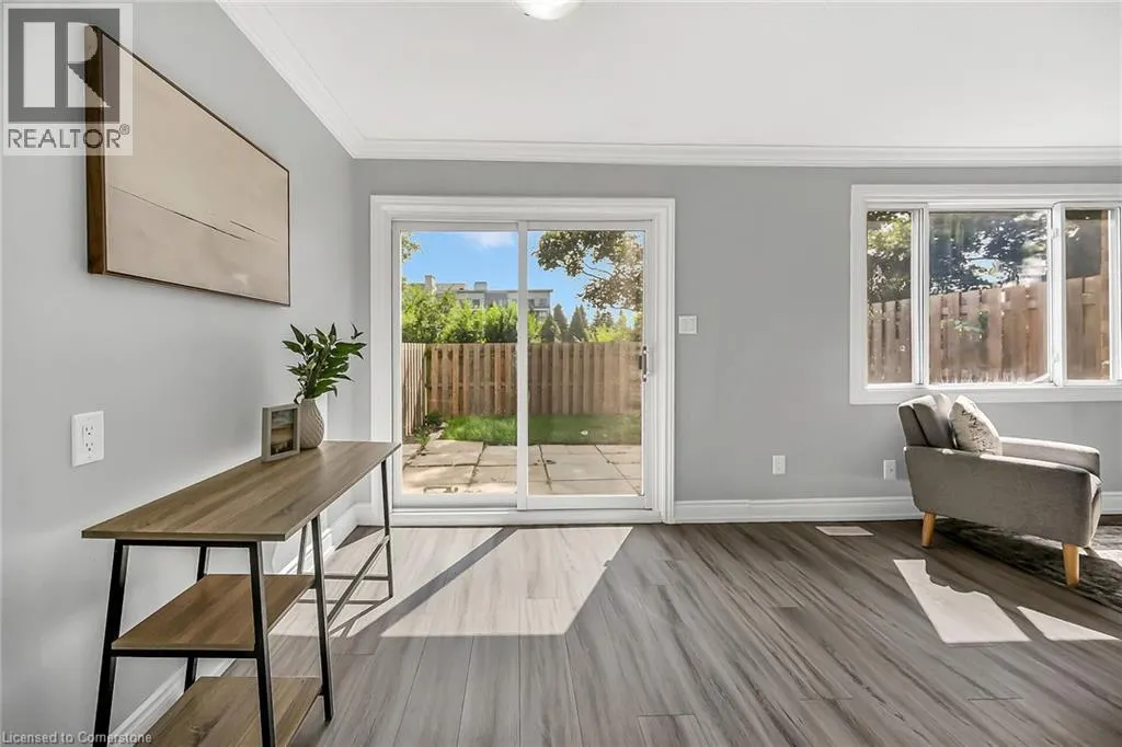125 LIMERIDGE Road W Unit# 8, #8