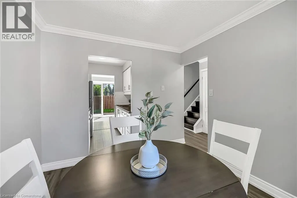 125 LIMERIDGE Road W Unit# 8, #8