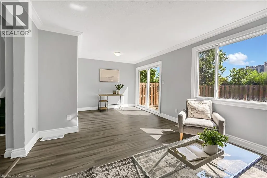 125 LIMERIDGE Road W Unit# 8, #8