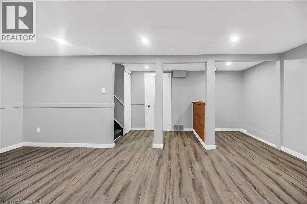 125 LIMERIDGE Road W Unit# 8, #8