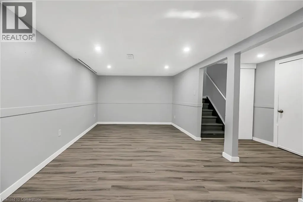 125 LIMERIDGE Road W Unit# 8, #8