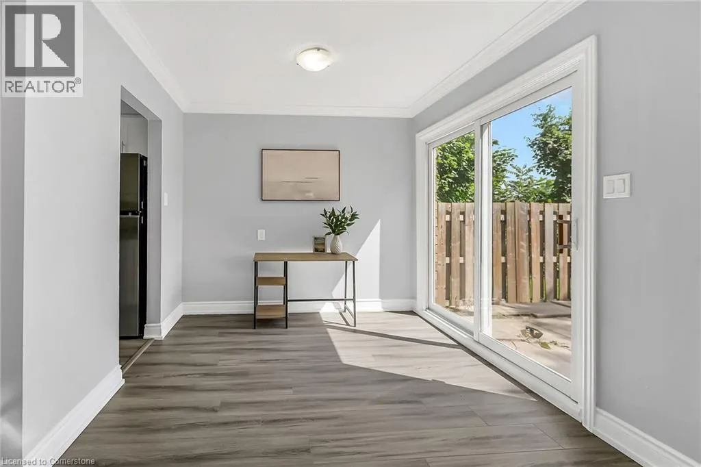 125 LIMERIDGE Road W Unit# 8, #8