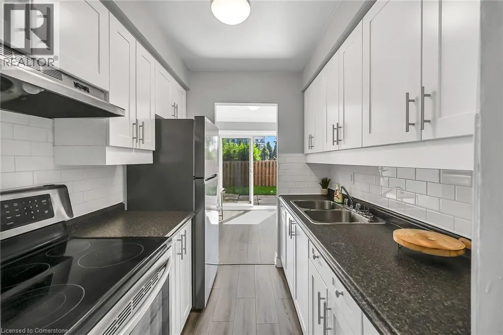 125 LIMERIDGE Road W Unit# 8, #8