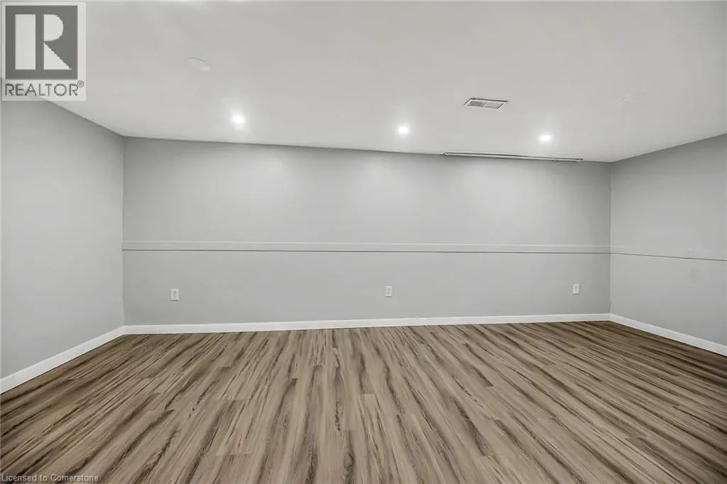125 LIMERIDGE Road W Unit# 8, #8