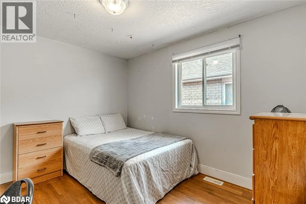 9 BUGGS Gate