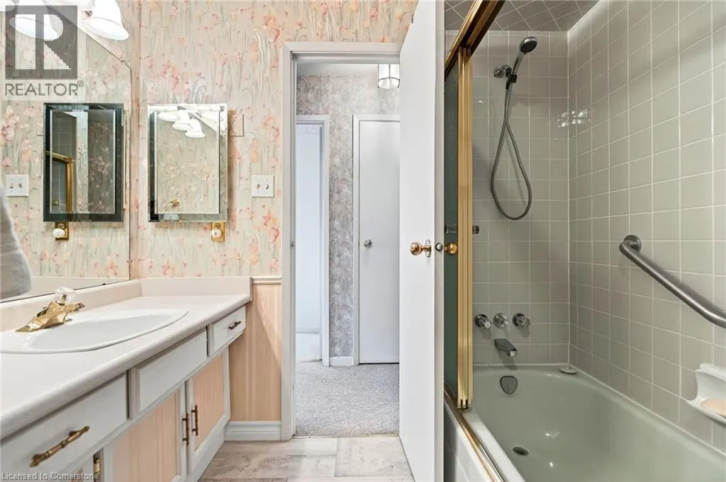 1552 KERNS Road Unit# 4, #4
