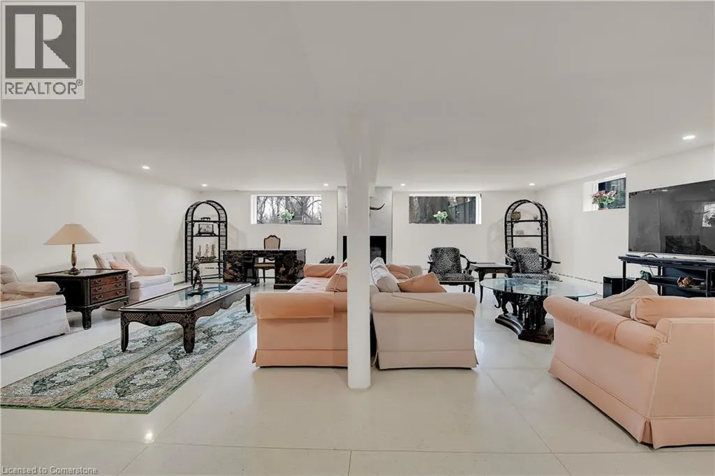 16 FREELAND Court