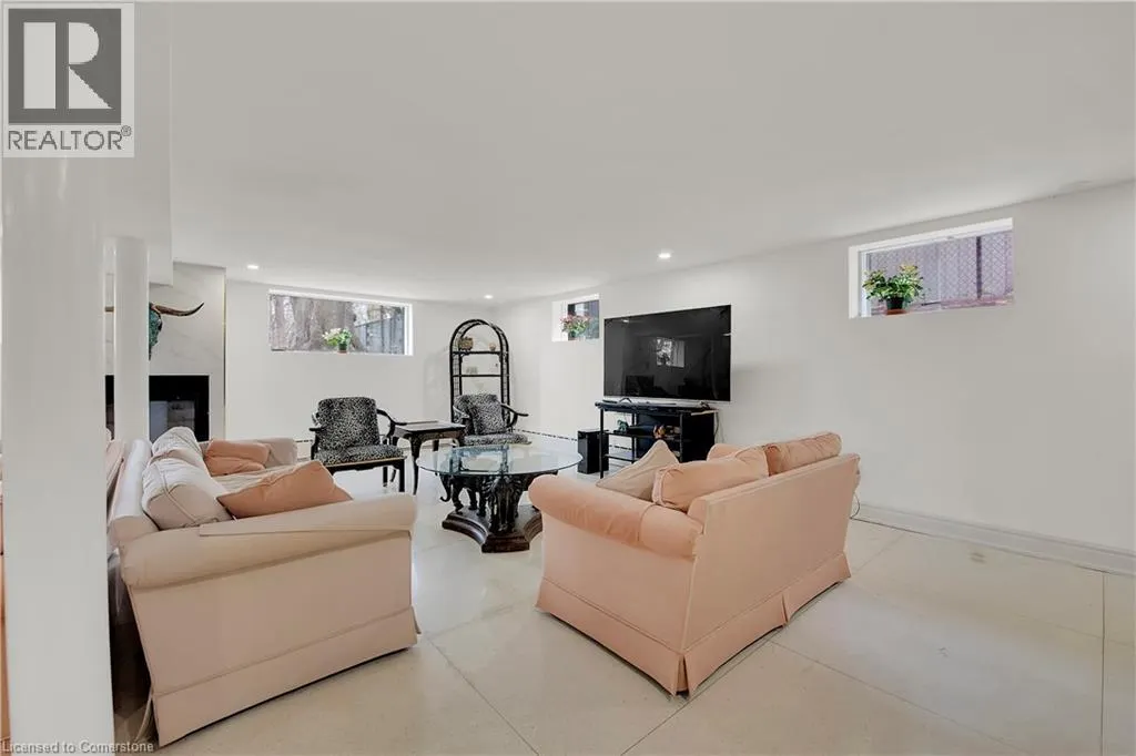 16 FREELAND Court