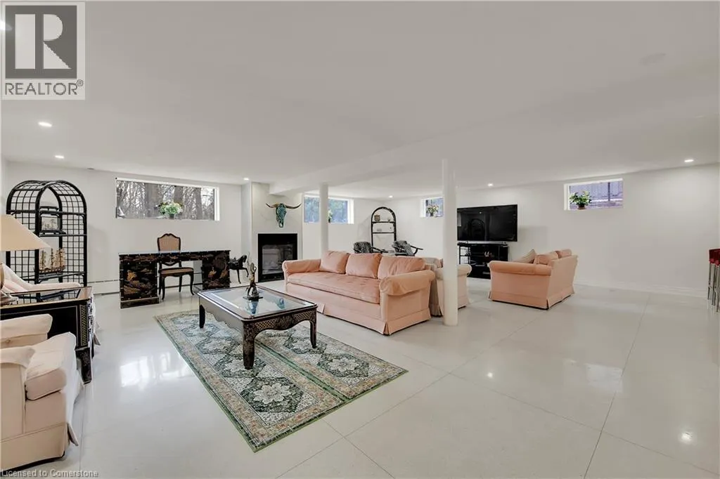 16 FREELAND Court
