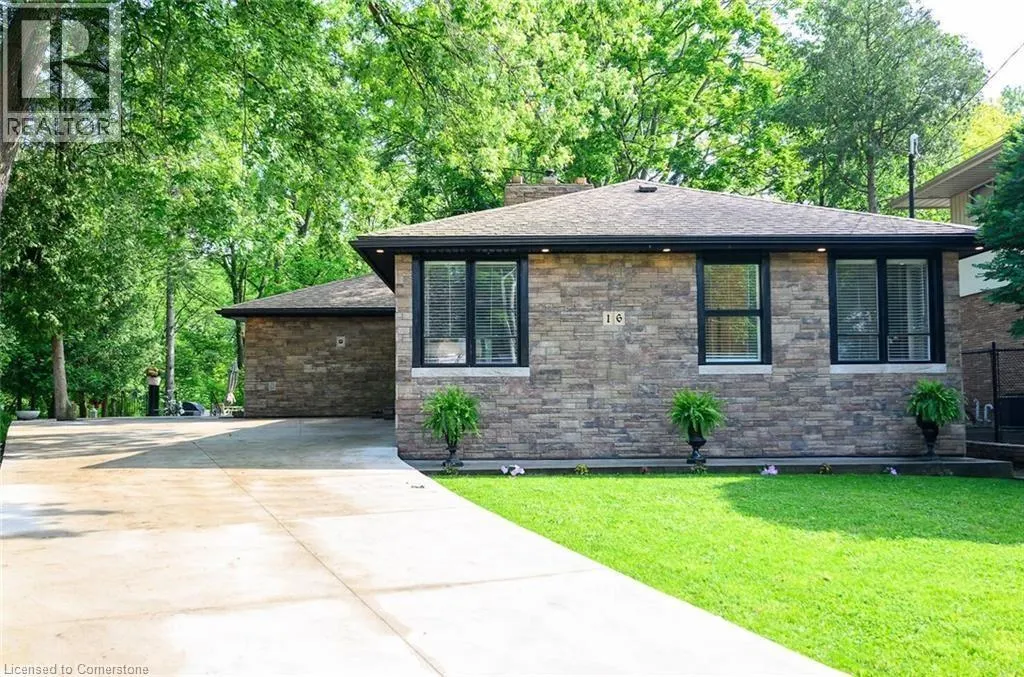 16 FREELAND Court