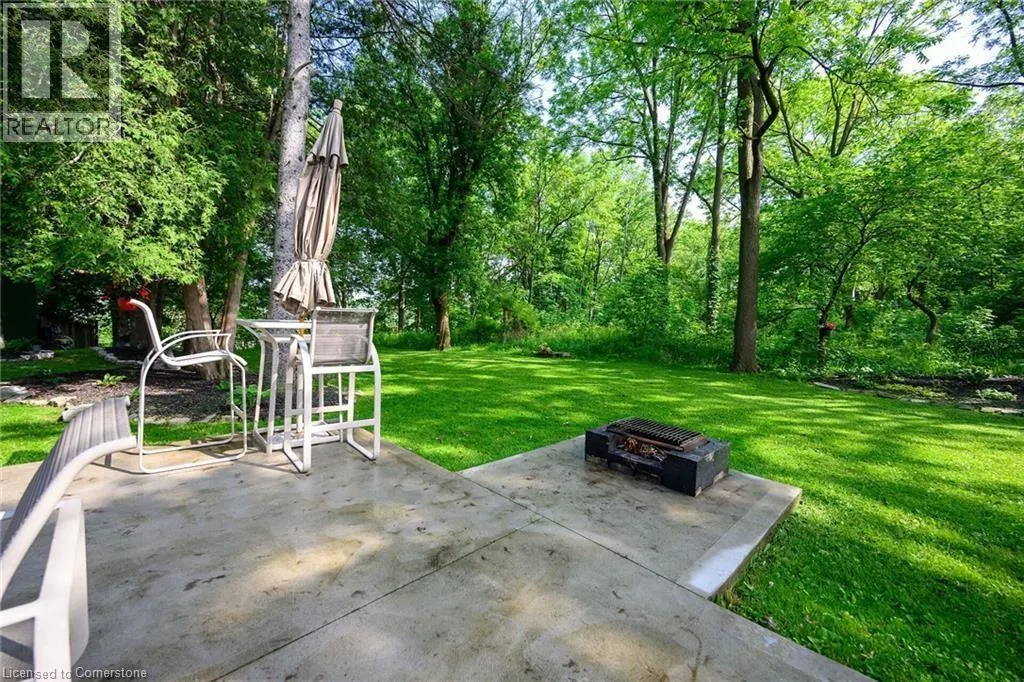 16 FREELAND Court