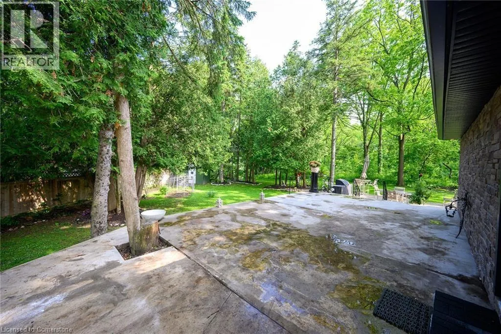 16 FREELAND Court