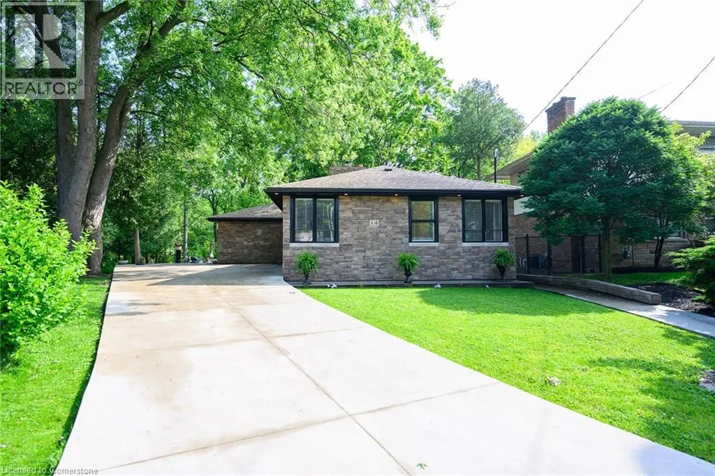 16 FREELAND Court