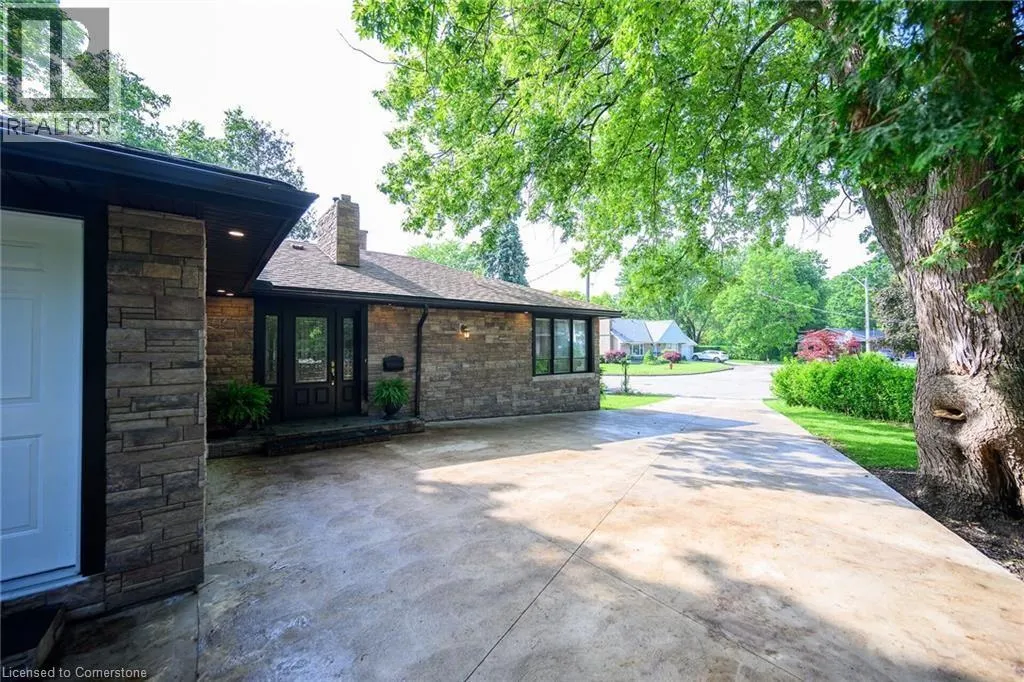 16 FREELAND Court