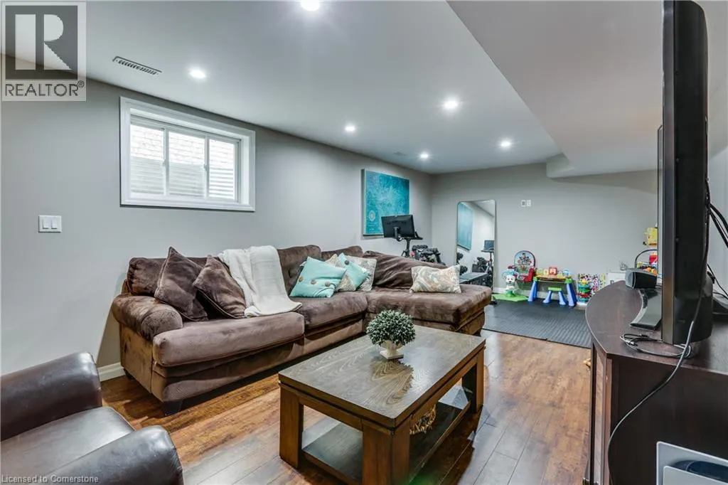 1016 ALBERNI Road
