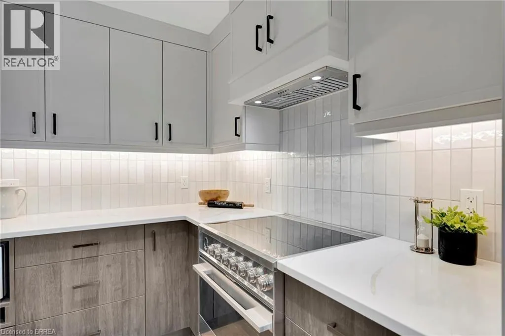 7 GRAND RIVER Street N Unit# 202, #202