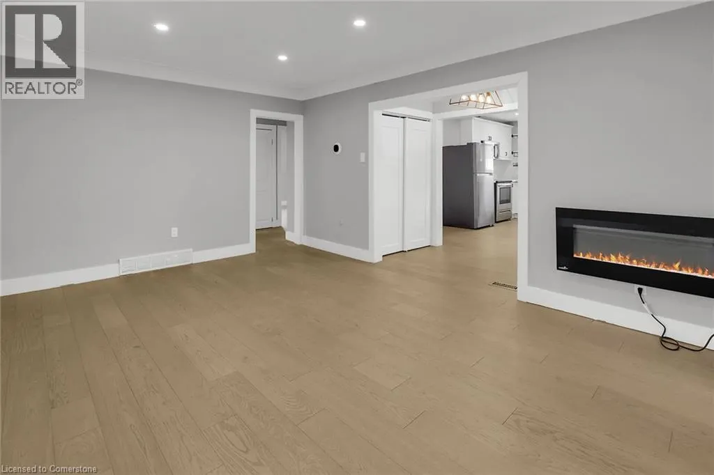 6 LINCOLN Avenue