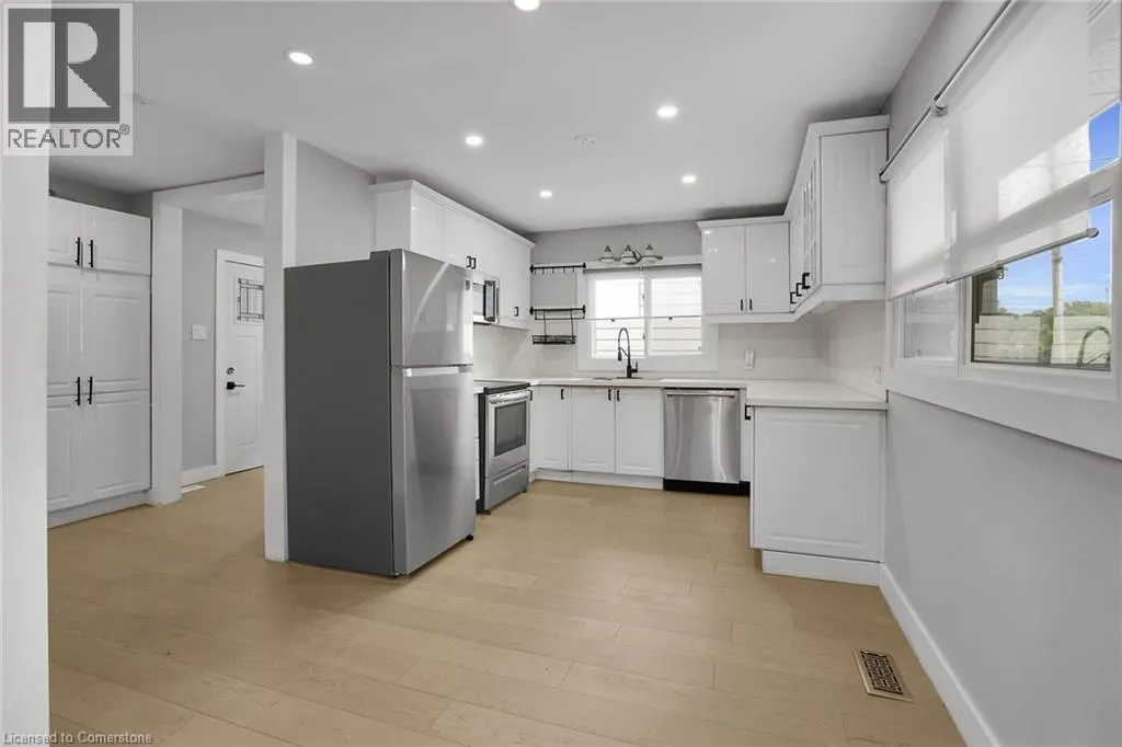 6 LINCOLN Avenue