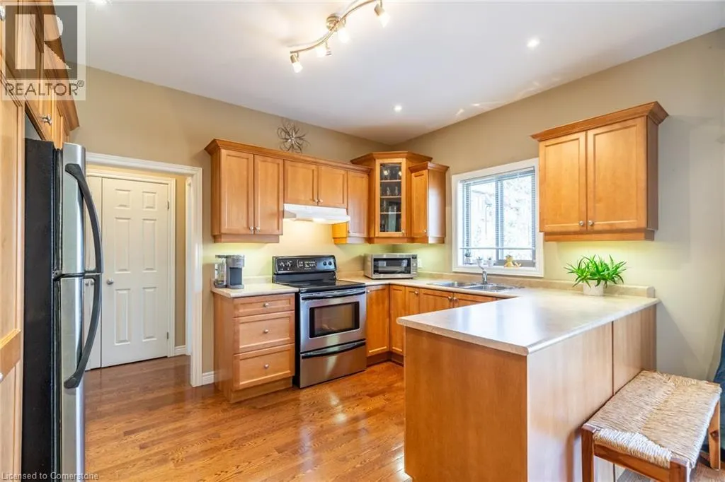 195 WILSON Street W Unit# 6, #6