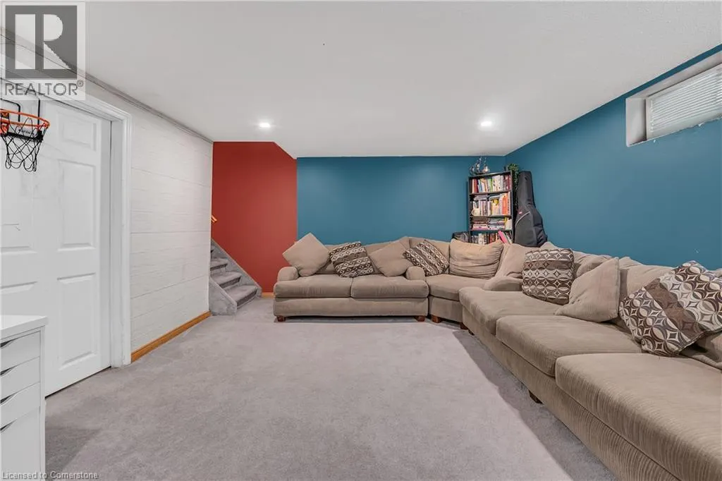 18 RIVERDALE Drive